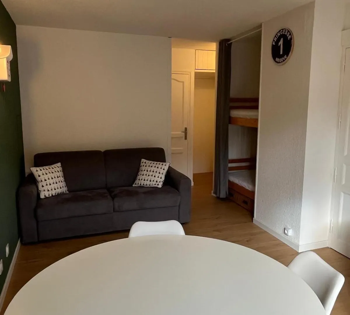 Mignon Petit Studio 25M2 Avec Balcon Et Parking Face Depart Pistes ! 代米考迪亚